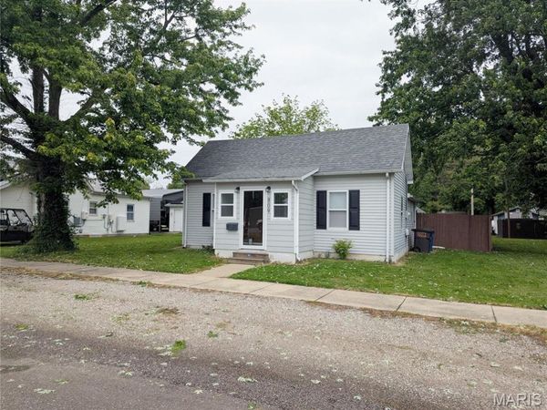 809 E Washington Avenue , Greenville, IL 62246
