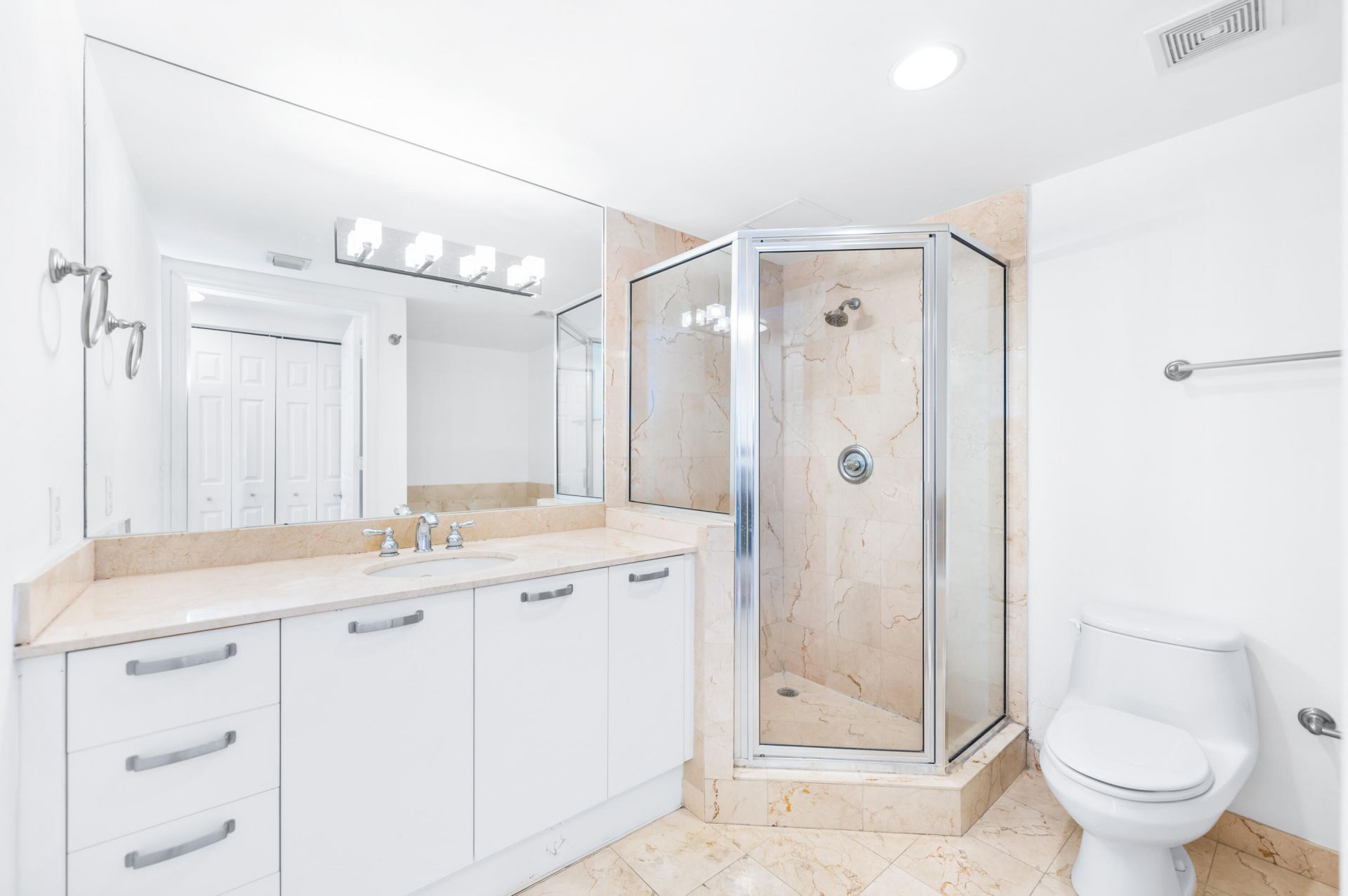 2030 S Douglas Road, Unit 807, Coral Gables, FL 33134 Photo