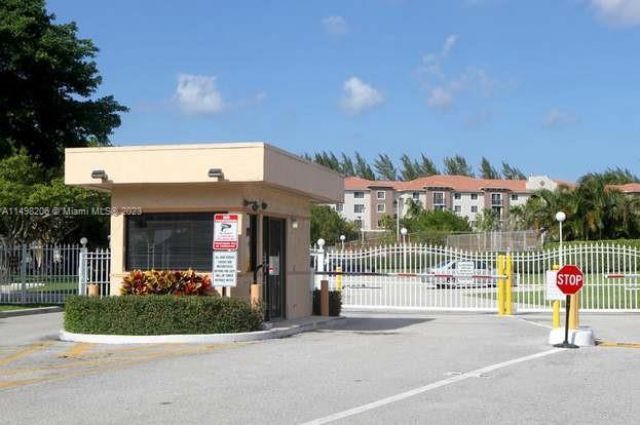 480 Executive Center Dr , Unit 4L, West Palm Beach, FL 33401 Photo