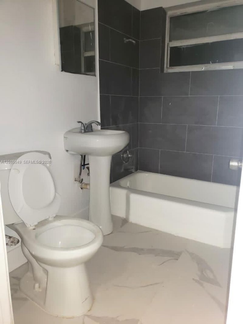 166 NW 68th Ter, Miami, FL 33150 Photo