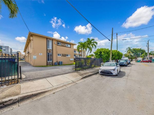 225 SW 18th Ave , Miami, FL 33135