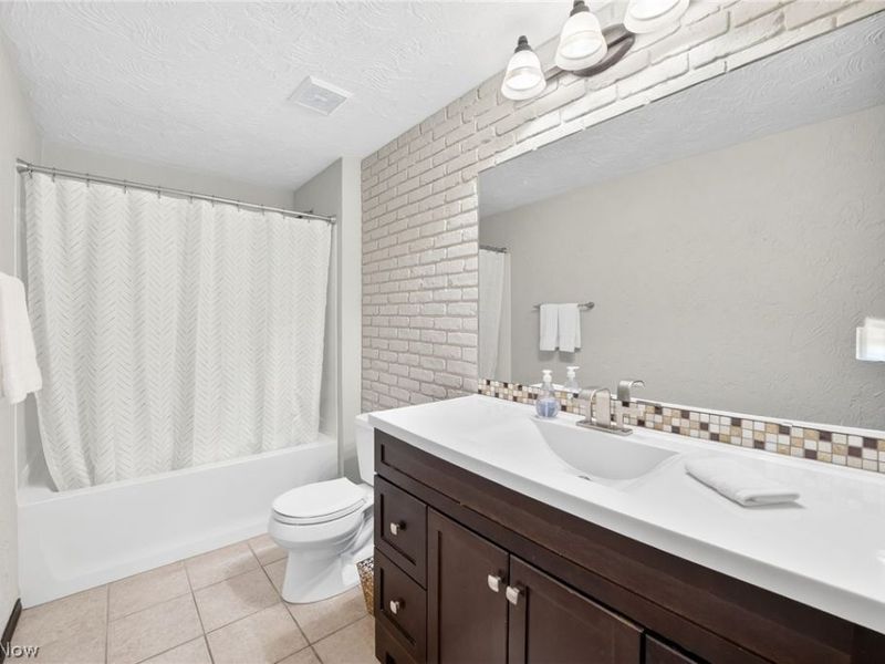 1724 Narragansett Boulevard, Lorain, OH 44053 Photo 16