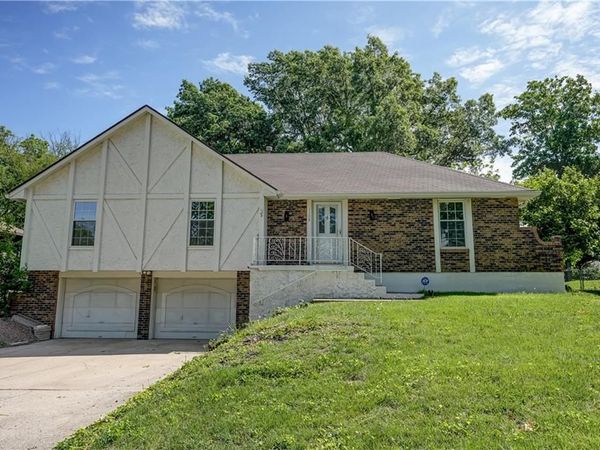 1108 SW 21st Street, Blue Springs, MO 64015