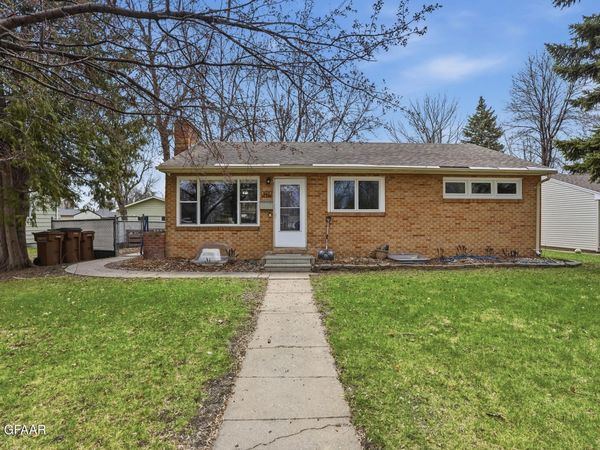 813 18TH Street NW, East Grand Forks, MN 56721