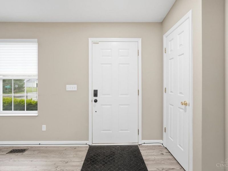 619 Fox Chase Way, Maineville, OH 45039 Photo 12