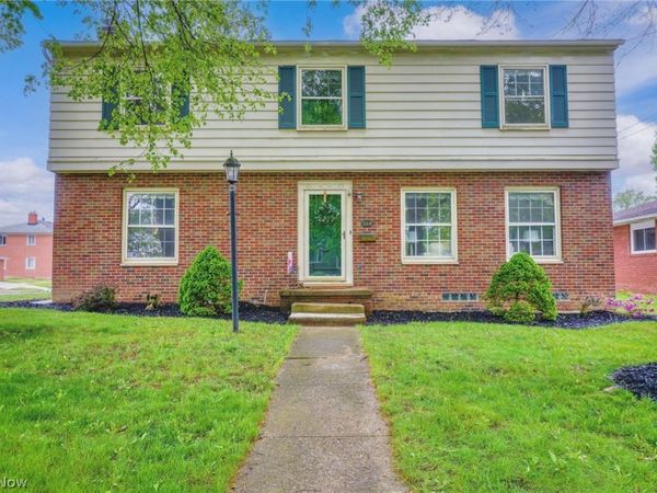 584 N Hawkins Avenue , Akron, OH 44313