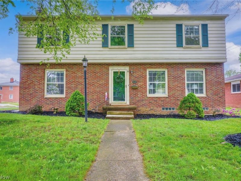 584 N Hawkins Avenue, Akron, OH 44313 Photo 1