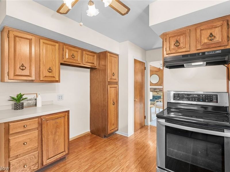 584 N Hawkins Avenue, Akron, OH 44313 Photo 11