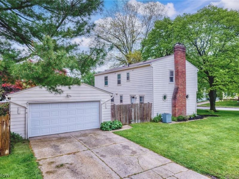 584 N Hawkins Avenue, Akron, OH 44313 Photo 3