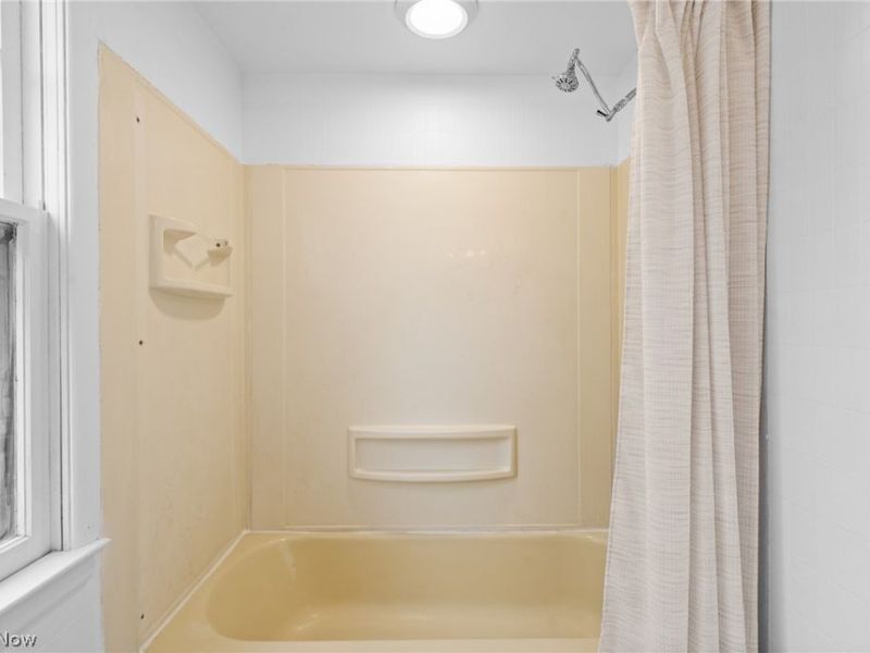 584 N Hawkins Avenue, Akron, OH 44313 Photo 35