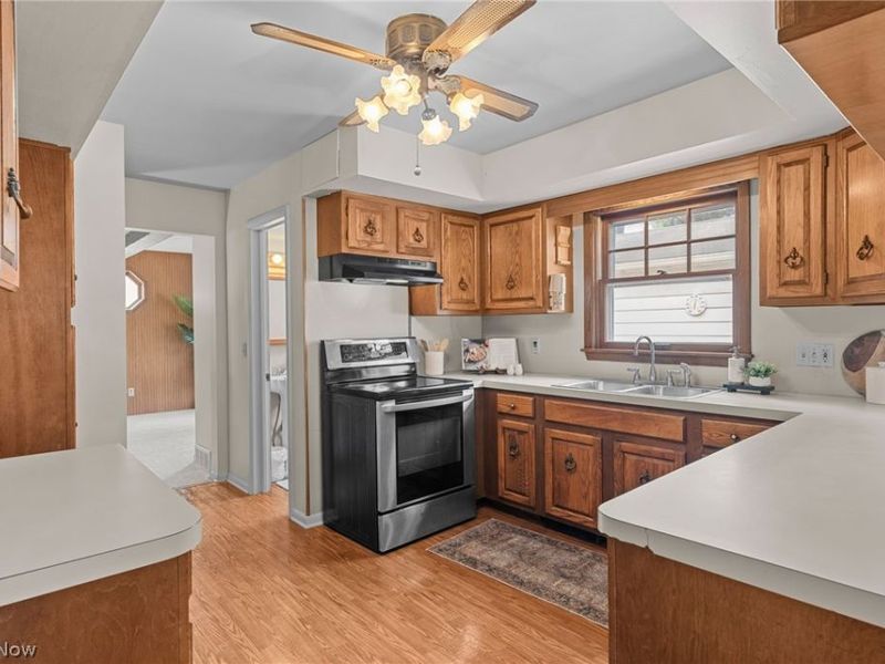 584 N Hawkins Avenue, Akron, OH 44313 Photo 7