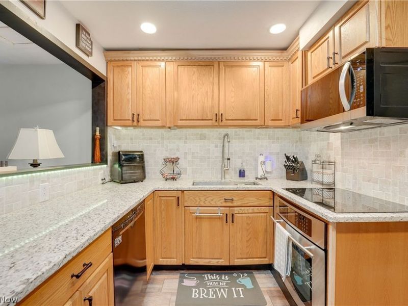 13 Meadowlawn Drive, Unit 2, Mentor, OH 44060 Photo 6