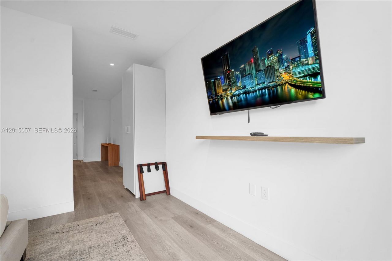 229 SW 9th St , Unit 504, Miami, FL 33130 Photo