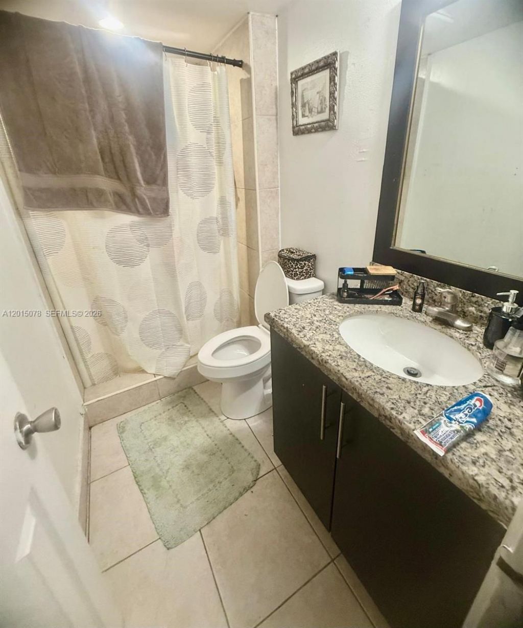 488 NW 165th St Rd , Unit B-512, Miami, FL 33169 Photo