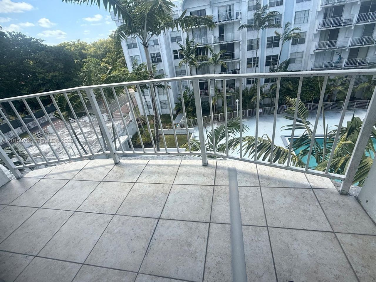488 NW 165th St Rd , Unit B-512, Miami, FL 33169 Photo
