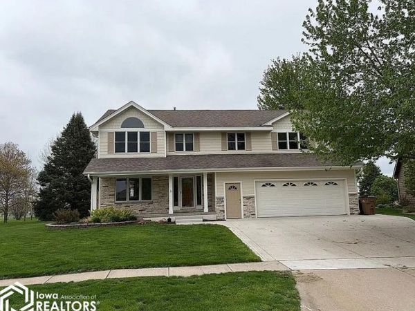 1001 SW MAPLEWOOD Drive, Grimes, IA 50111