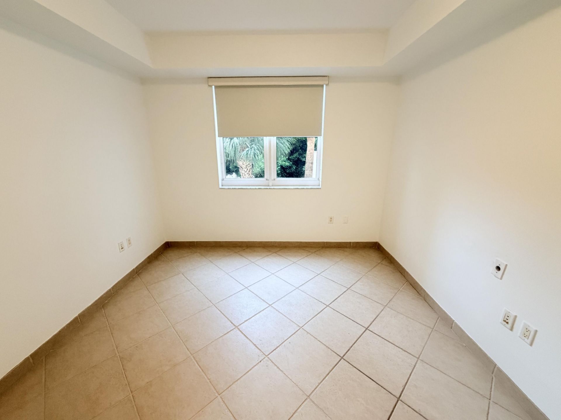 19900 E Country Club Drive, Unit 210, Aventura, FL 33180 Photo