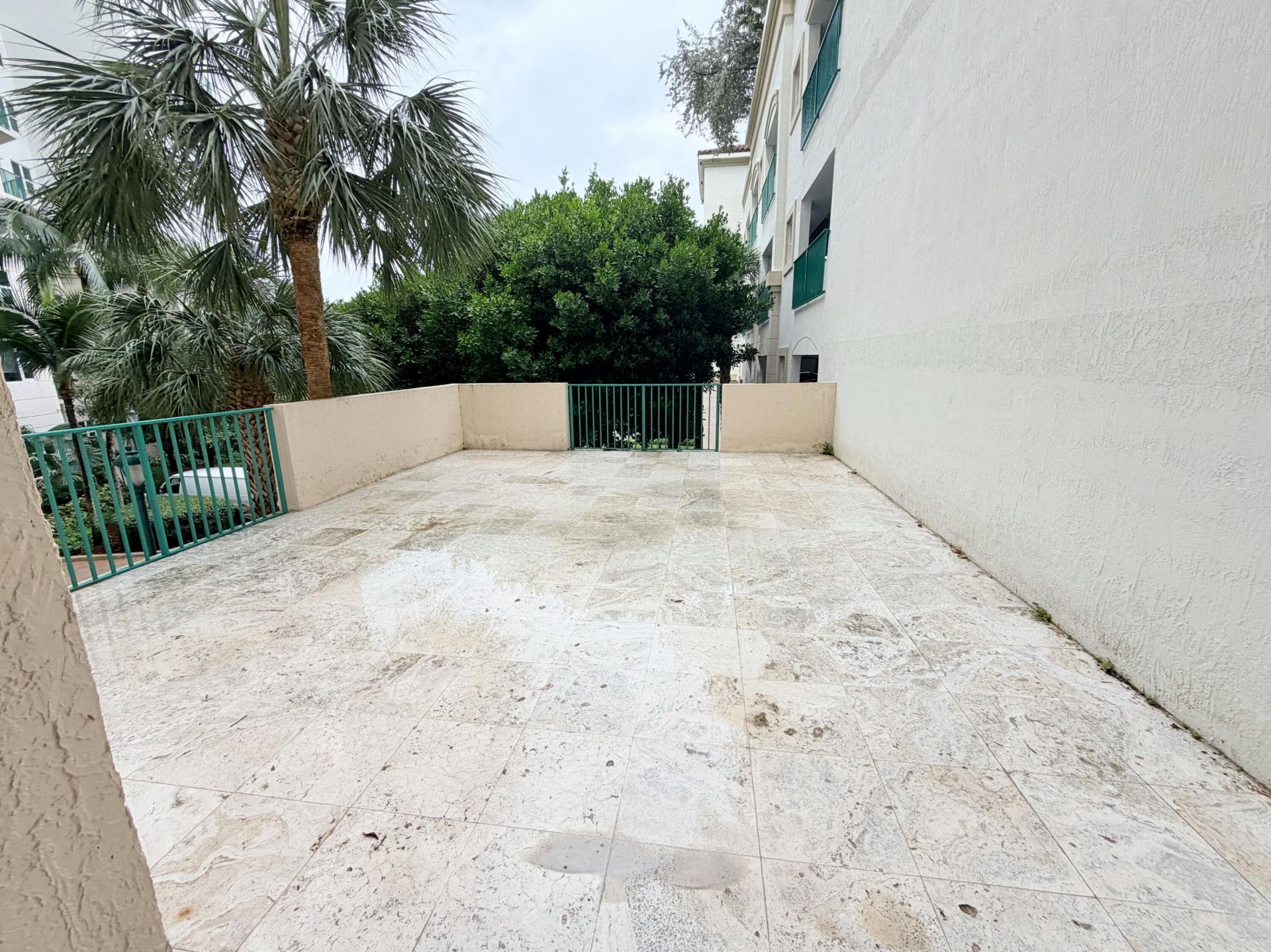 19900 E Country Club Drive, Unit 210, Aventura, FL 33180 Photo