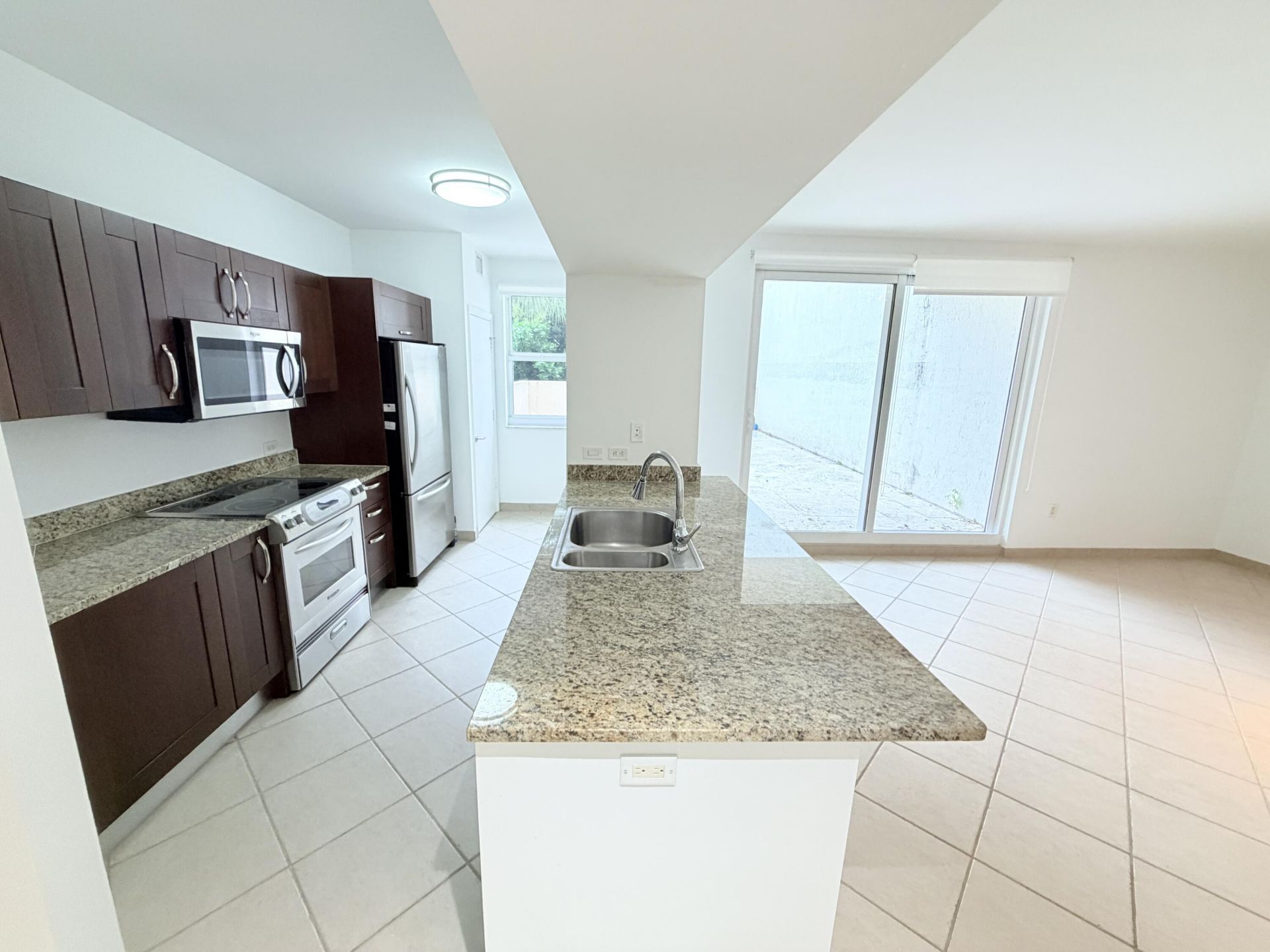19900 E Country Club Drive, Unit 210, Aventura, FL 33180 Photo