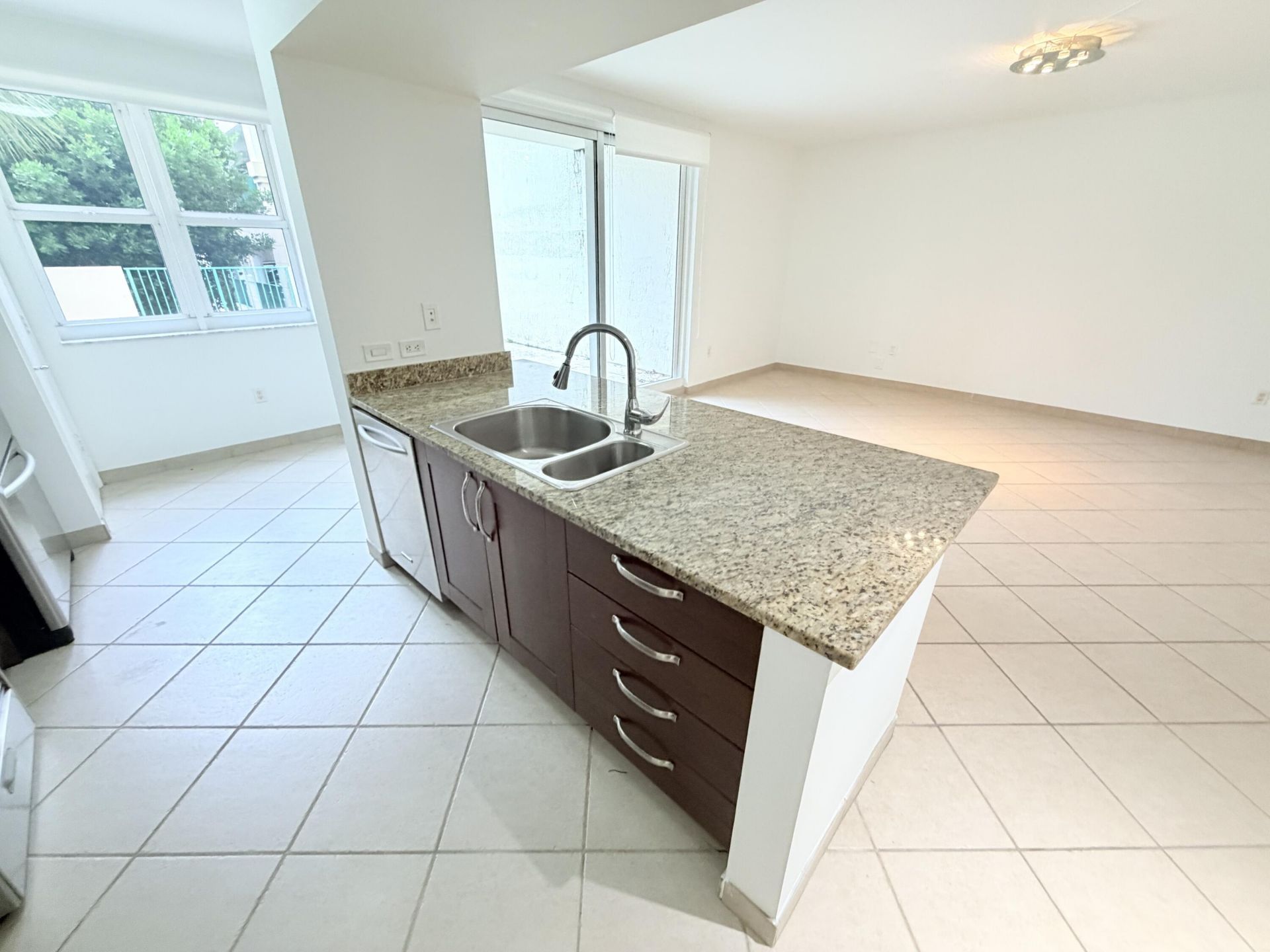 19900 E Country Club Drive, Unit 210, Aventura, FL 33180 Photo