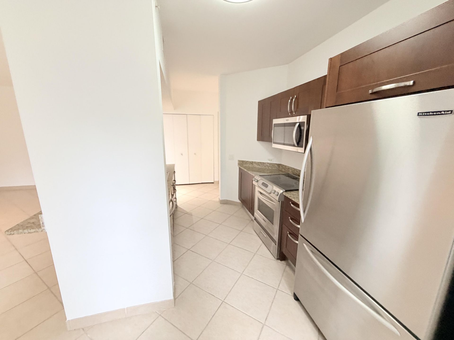 19900 E Country Club Drive, Unit 210, Aventura, FL 33180 Photo