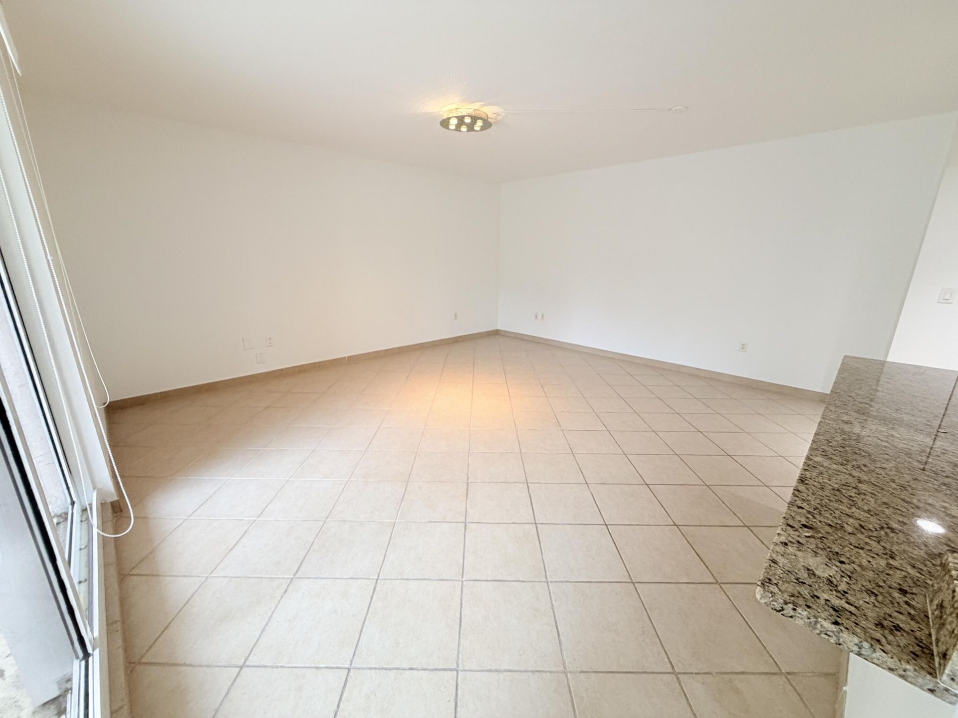 19900 E Country Club Drive, Unit 210, Aventura, FL 33180 Photo
