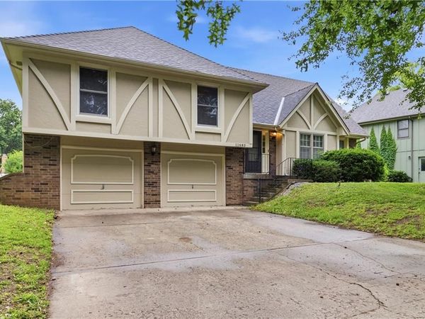 11683 GRANT Drive, Overland Park, KS 66210