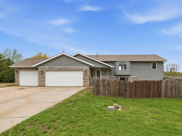 618 Hunter Circle, Winsted, MN 55395