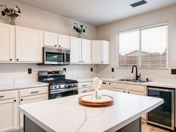 2419 Meadow Gate Trail SW, Albuquerque, NM 87121