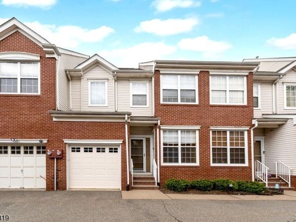 72 Albert Ct, Parsippany-Troy Hills, NJ 07054