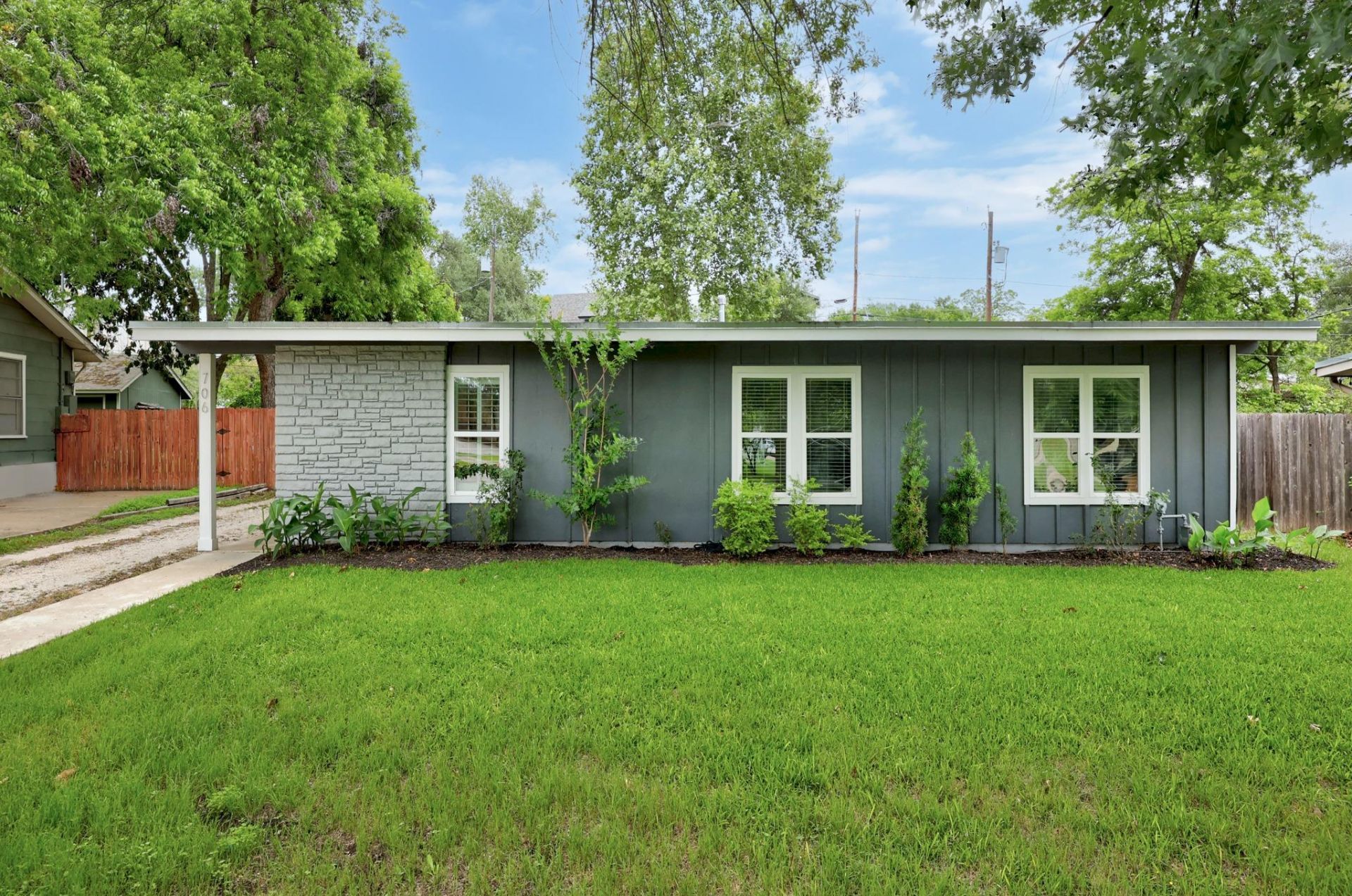 706 W Crestland Dr, Austin, TX 78752 Main Photo