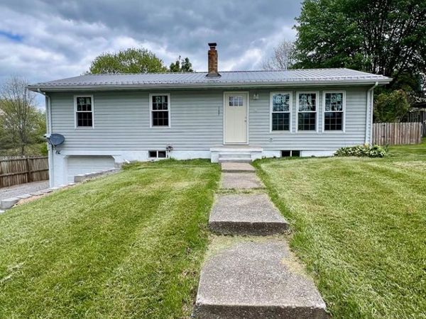 107 Holly Hills Dr., FAIRDALE, WV 25839