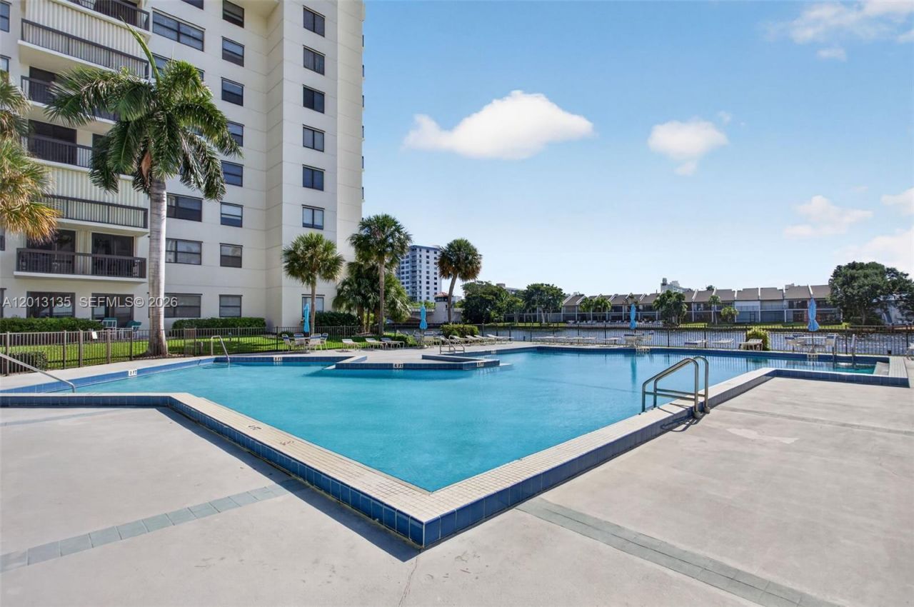 2900 NE 14th St Cswy, Unit 304, Pompano Beach, FL 33062 Photo