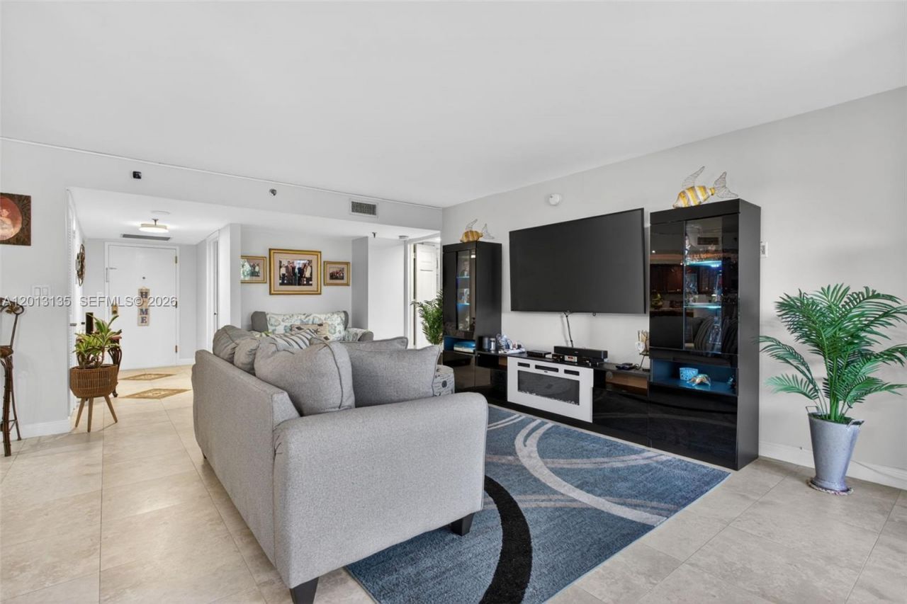 2900 NE 14th St Cswy, Unit 304, Pompano Beach, FL 33062 Photo