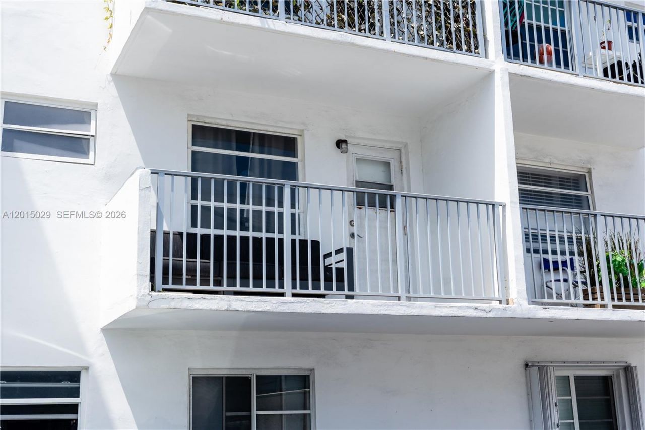 525 Meridian Ave , Unit 203, Miami Beach, FL 33139 Photo