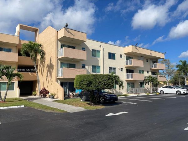 10300 Coral Way , Unit B-33, Miami, FL 33165