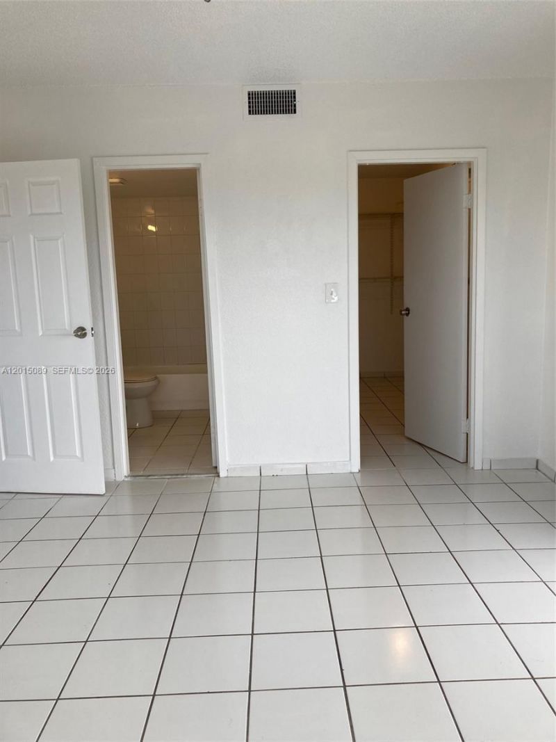 5100 SW 41st St, Unit PH6, Pembroke Park, FL 33023 Photo