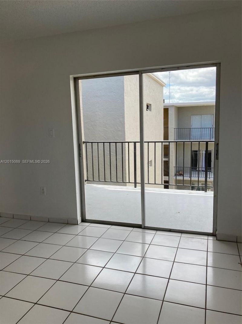 5100 SW 41st St, Unit PH6, Pembroke Park, FL 33023 Photo