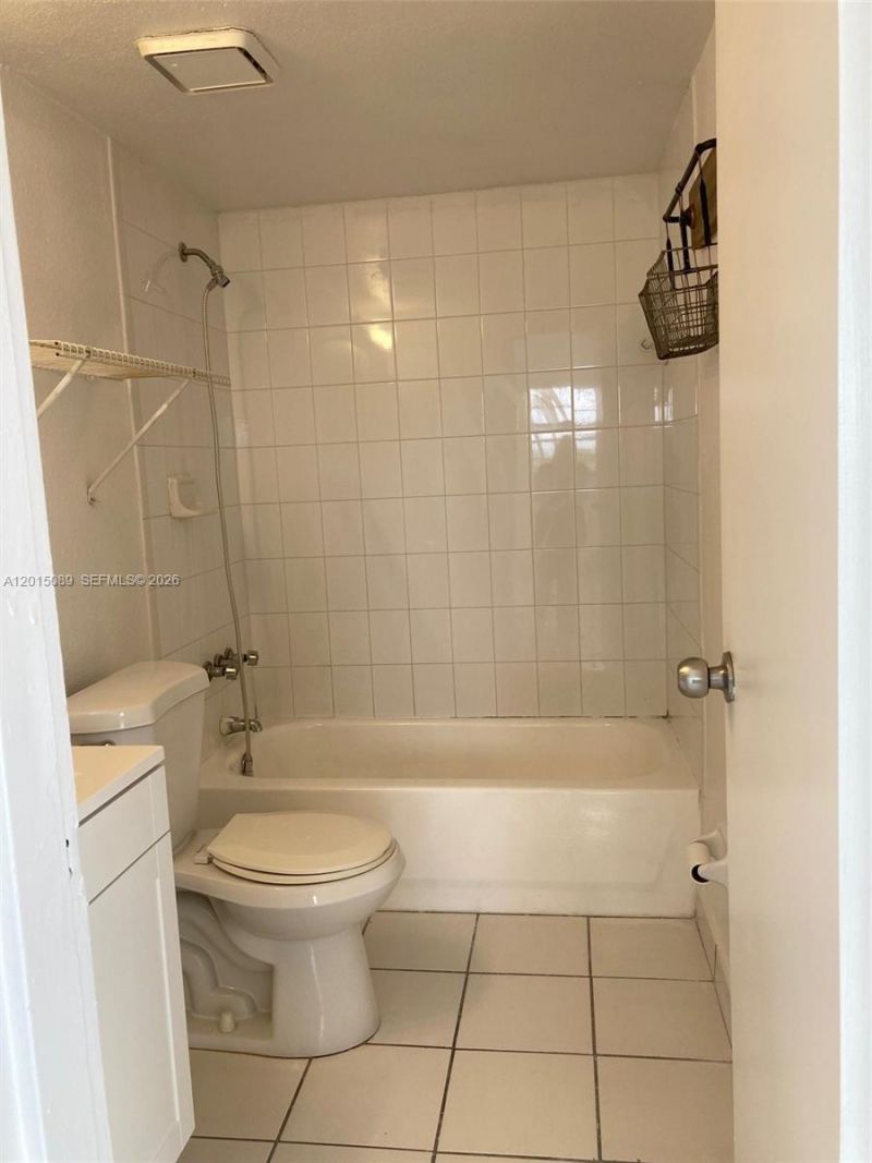 5100 SW 41st St, Unit PH6, Pembroke Park, FL 33023 Photo