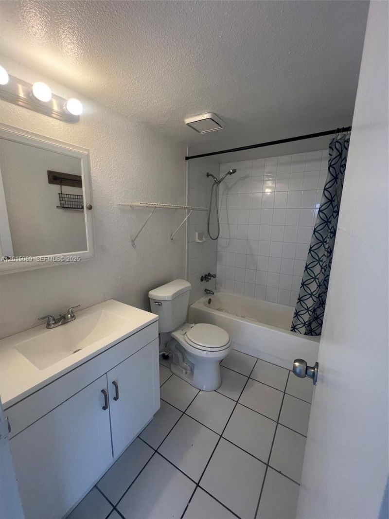 5100 SW 41st St, Unit PH6, Pembroke Park, FL 33023 Photo