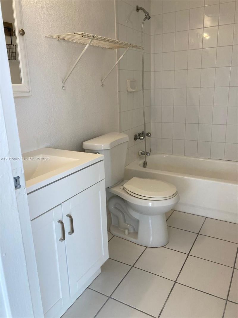 5100 SW 41st St, Unit PH6, Pembroke Park, FL 33023 Photo