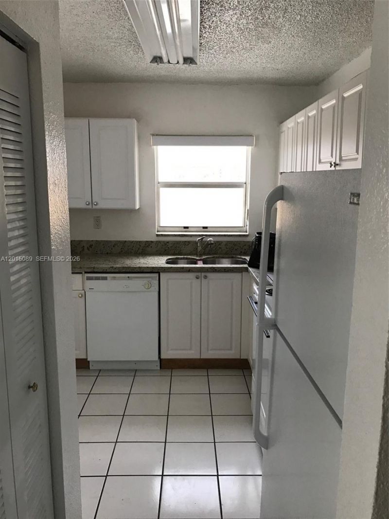 5100 SW 41st St, Unit PH6, Pembroke Park, FL 33023 Photo