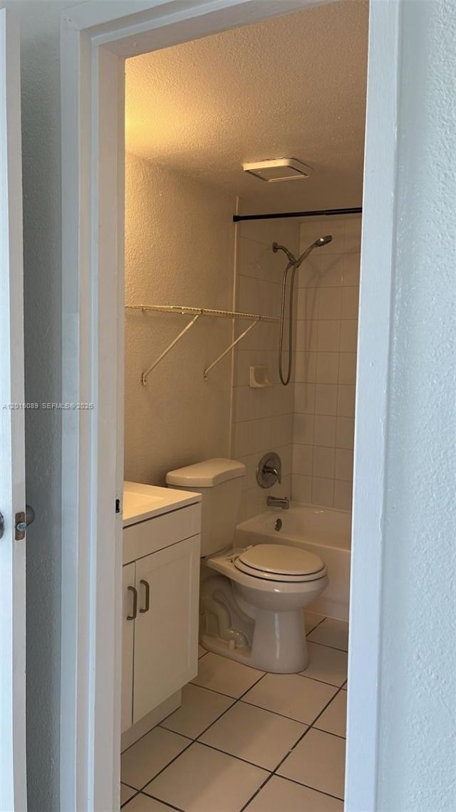 5100 SW 41st St, Unit PH6, Pembroke Park, FL 33023 Photo