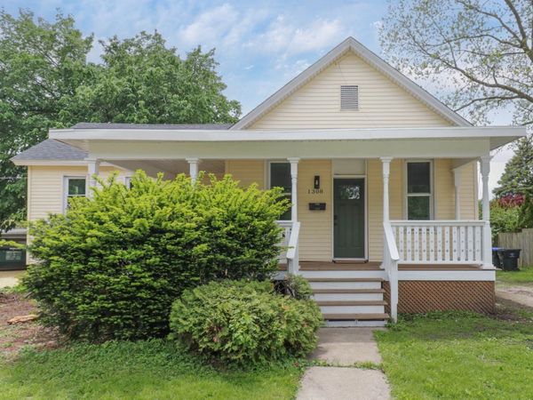 1308 W Market Street , Bloomington, IL 61701