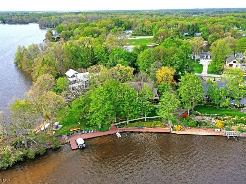 1551 Lake Crest Drive, Roaming Shores, OH 44084 Photo 11