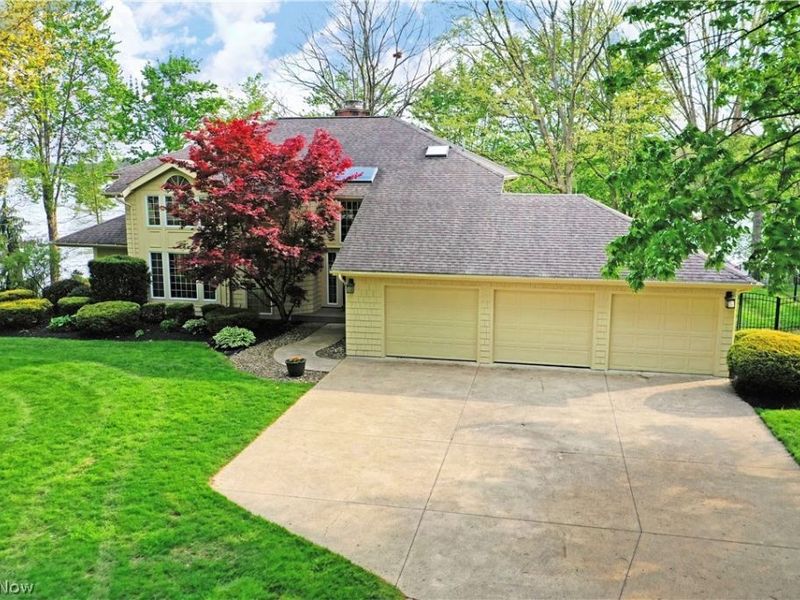 1551 Lake Crest Drive, Roaming Shores, OH 44084 Photo 2