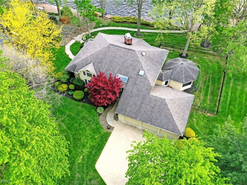 1551 Lake Crest Drive, Roaming Shores, OH 44084 Photo 7