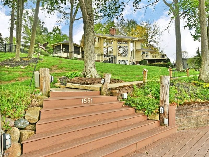 1551 Lake Crest Drive, Roaming Shores, OH 44084 Photo 8