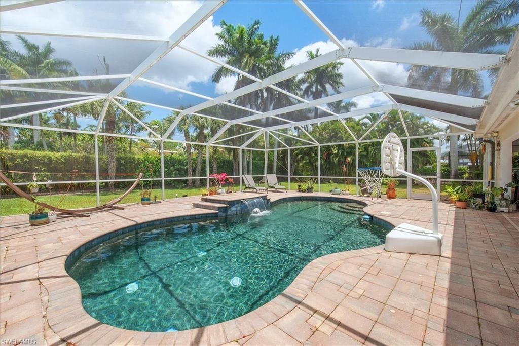 991 Aqua Ln, Fort Myers, FL 33919 Photo