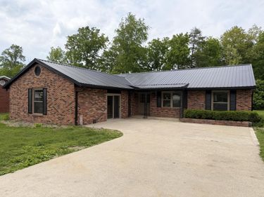 105 Geneva Avenue, Irvine, KY 40336
